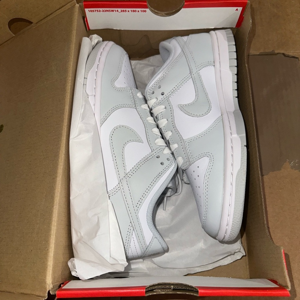 Women’s Nike Dunk Low Photon Dust size 6w